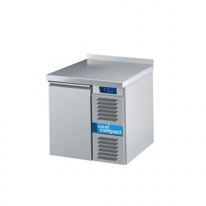 Table frigorifique GN1/1 Profondeur : 700 mm Hauteur du corps : 750 mm 1 porte