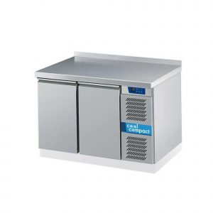 Table frigorifique GN1/1 Profondeur : 700 mm Hauteur du corps : 700 mm 2 portes